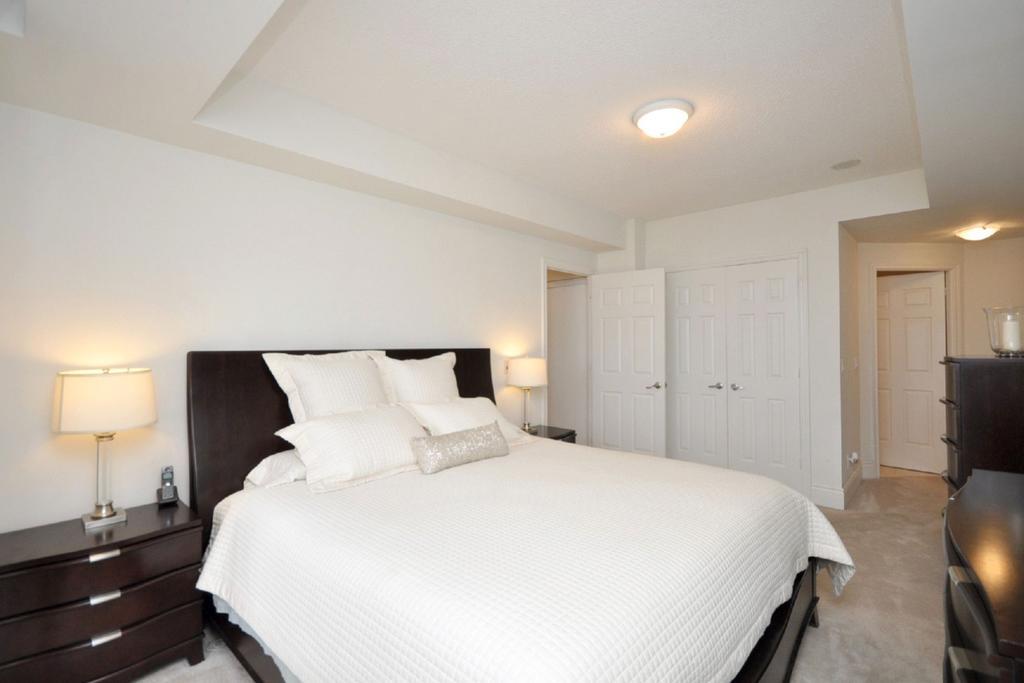 Napa Furnished Rental Apartments Square One Mississauga Room photo